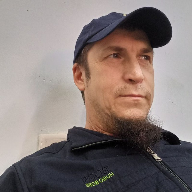 Изображение специалиста по ремонту бытовой техники