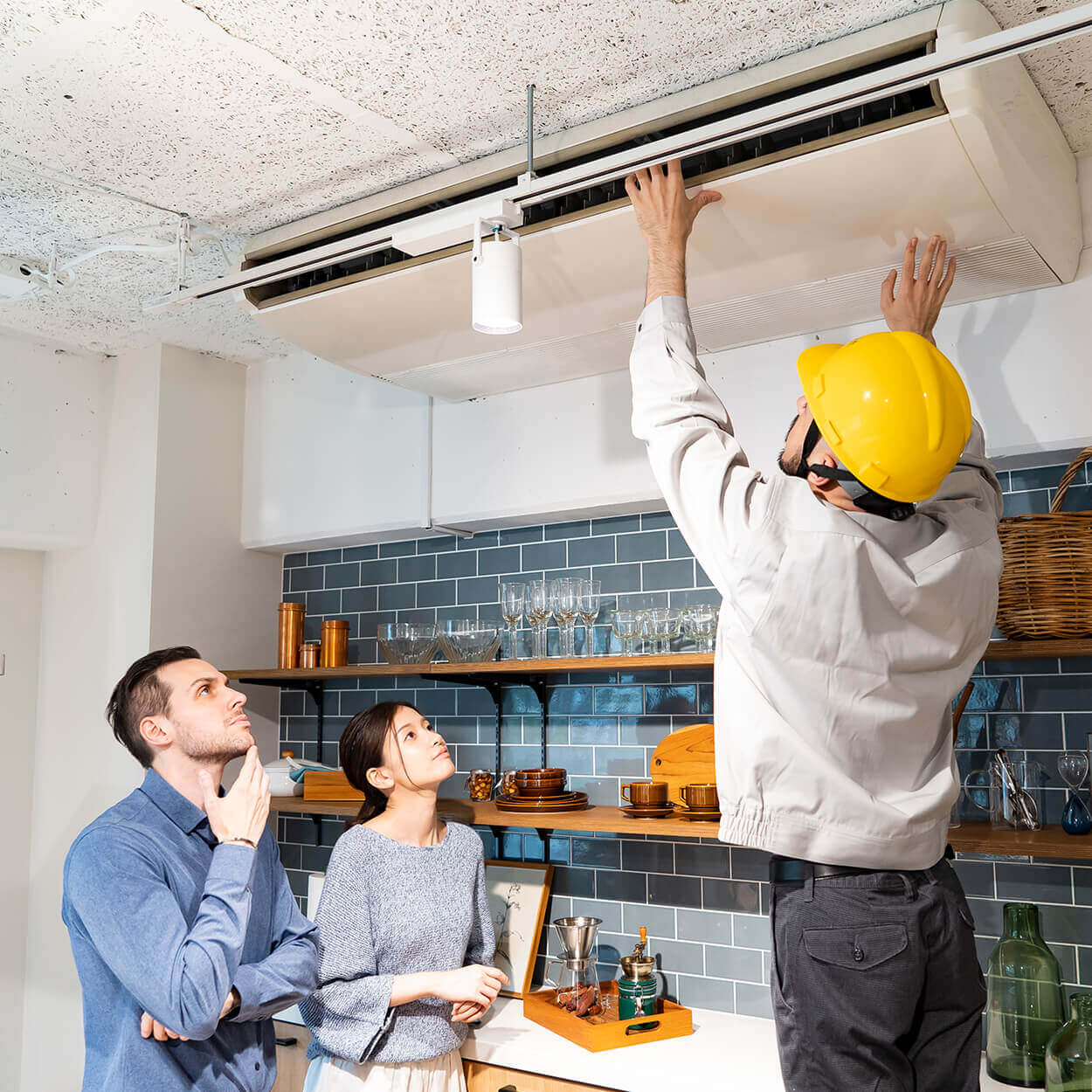 Изображение специалиста по ремонту бытовой техники