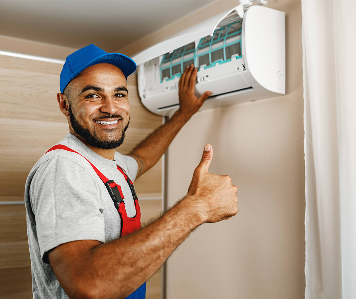 Счастливый клиент после ремонта